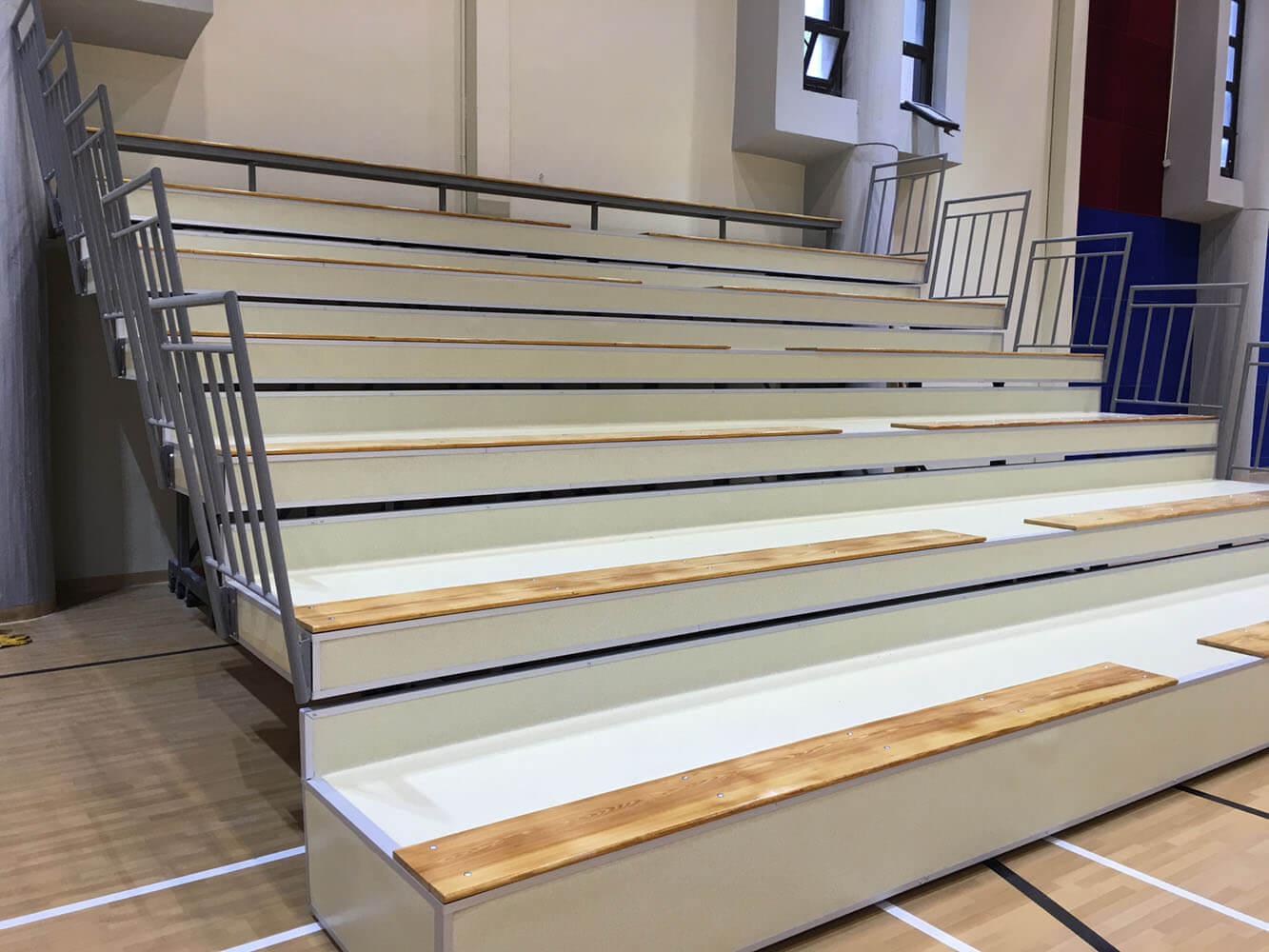 kiralik_teleskopik_tribun_portatif_estribun_tribunimalati_teleskopiktribunimalati_telskopiktribunyapimi_tribunyapimi_tiribun_kiraliktribun (a9) (1).JPG